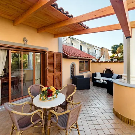 Domus Aenaria - Elegant And Spacious In - Walk To And Pinewood Villa