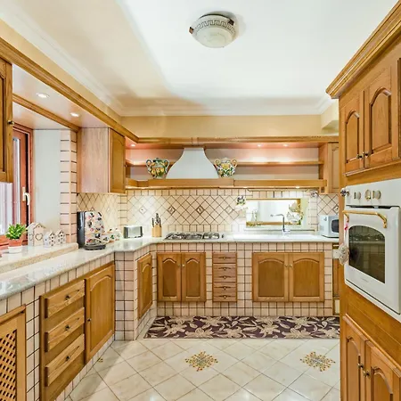 Domus Aenaria Villa *