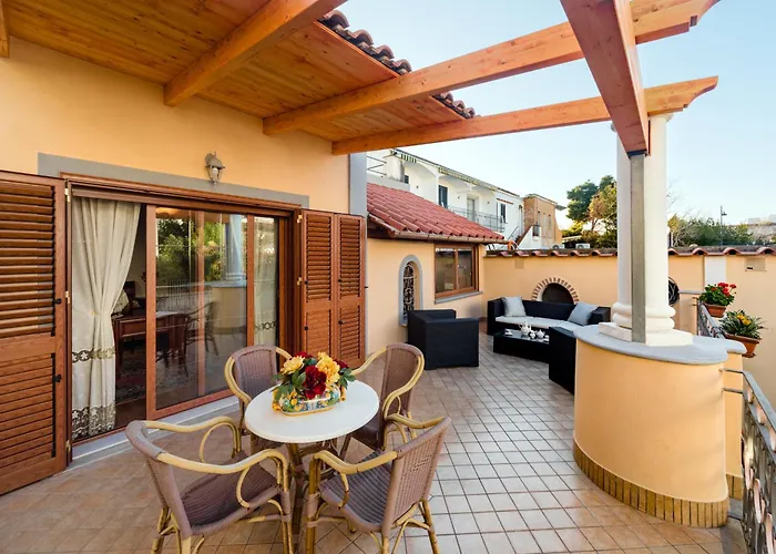 Domus Aenaria - Elegant & Spacious - Walk To Вилла