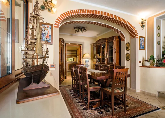 Вилла Domus Aenaria - Elegant & Spacious - Walk To