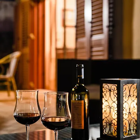 Domus Aenaria Villa *